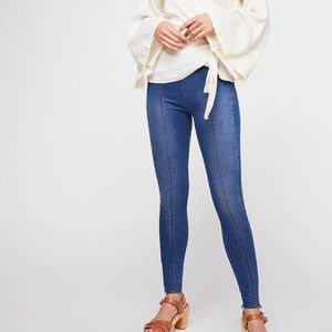 Seamed Pull-On Skinny Jeans